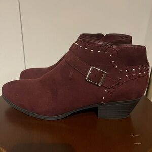 Metropolitan View Elegant Burgundy Ankle Boots with Buckle Detail Size 8